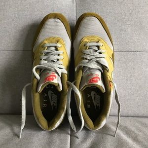 Nike Air Max 1 premium retro sneaker size 7 ochre